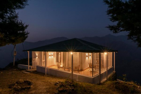 The Perch - 2bhk w panoramic hill view by Roamhome